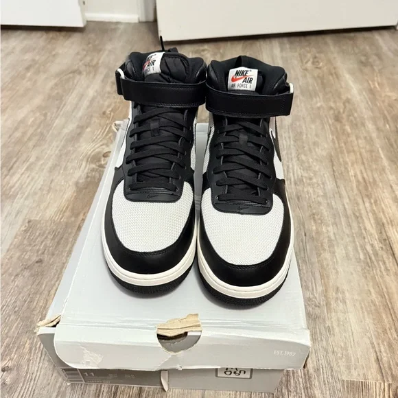 Nike Air Force 1 Black and White - Picture 4 of 4